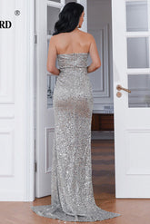 Vestido de fiesta de noche con abertura alta, sin tirantes y brillante color plateado